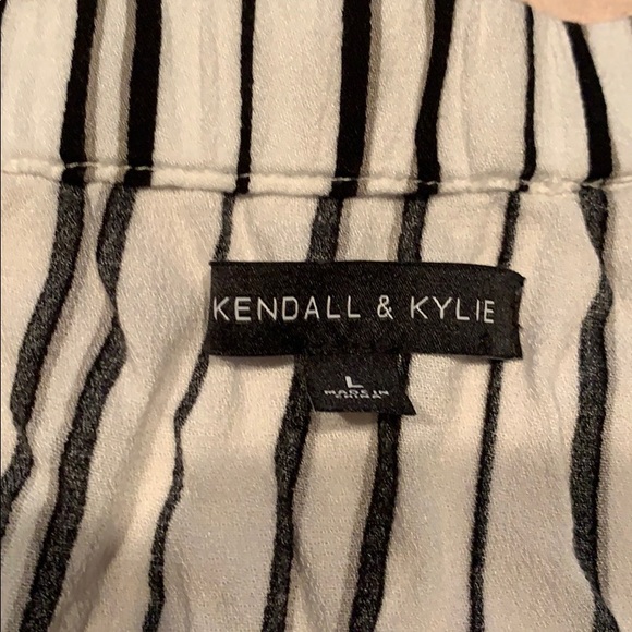 Kendall and Kylie off shoulder romper - Picture 2 of 3